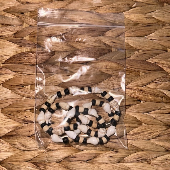 shell necklaces pm for more info or to bundle - Picture 4 of 5